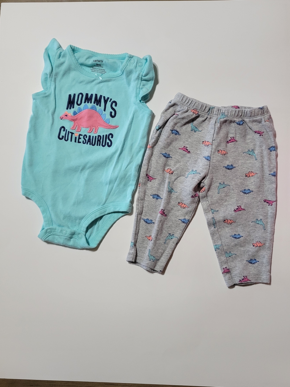 Carter’s Baby Girl Dinosaur Outfit Set 9M Bodysuit & Pants Cute “Mommy’s Cutiesa